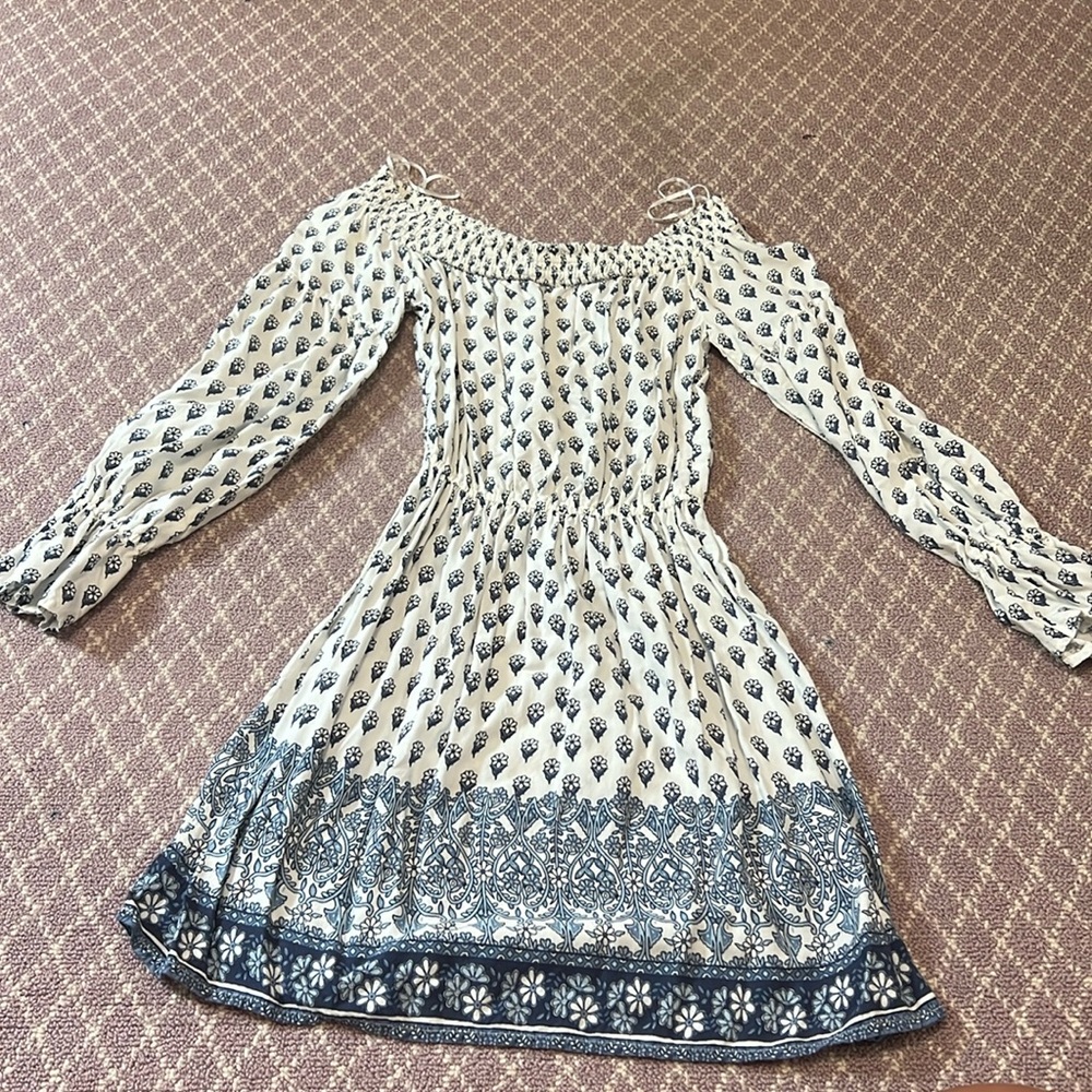 Hollister off the shoulder long sleeve dress size XS
